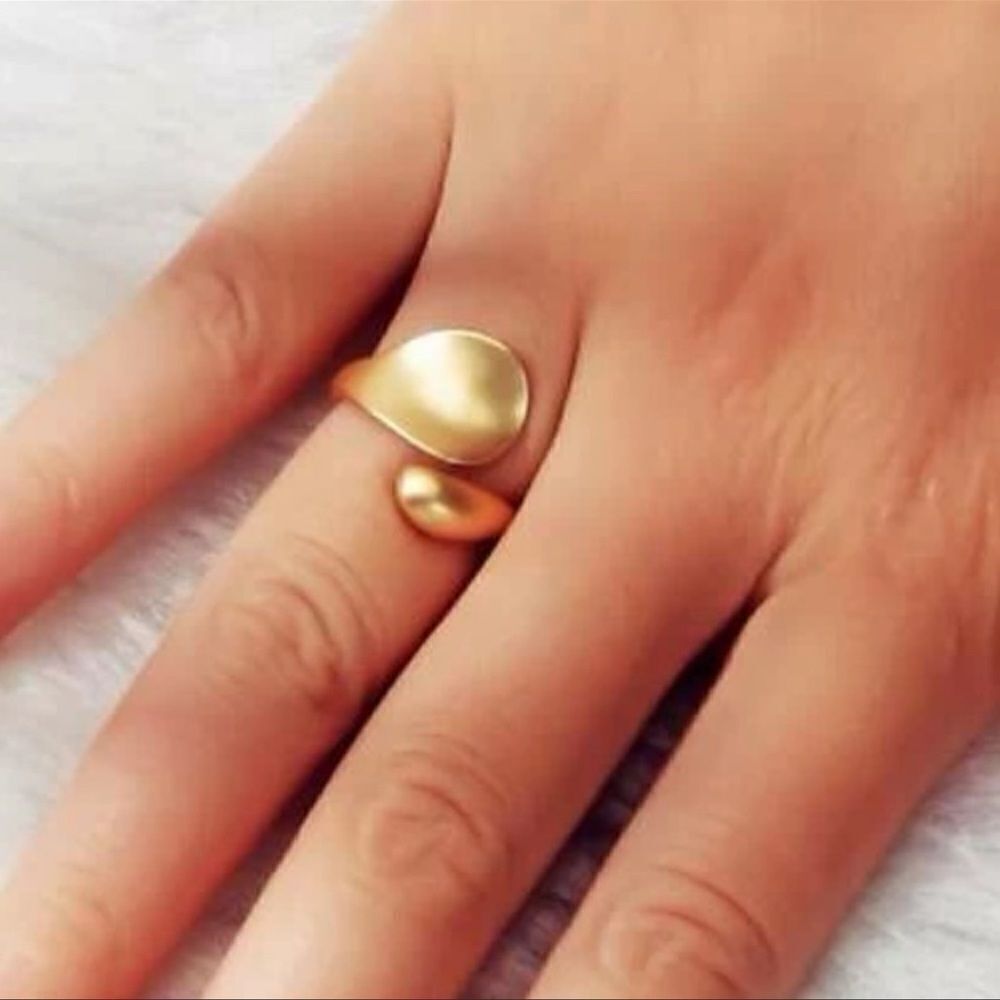 NEW Matte Gold Tone Spiral Ring Size 6.5